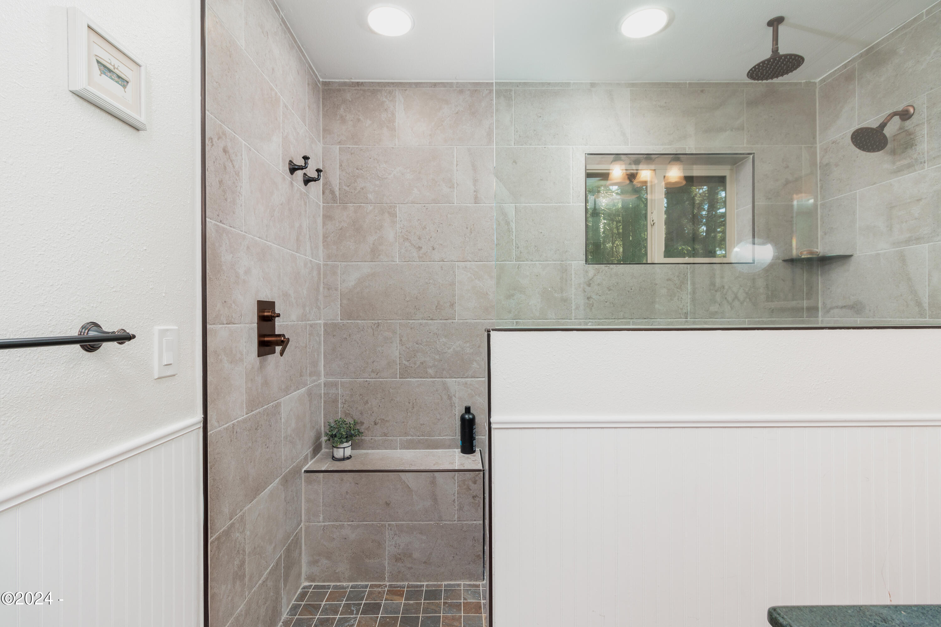2275 Highway 101 Depoe Bay, OR 97341 - Photo 38 of 61 Fresh Pimary Bath