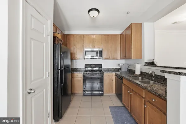 $2,250 | 4852 Eisenhower Avenue, Unit 337, Alexandria, VA 22304