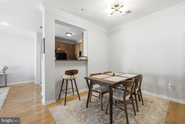 $2,250 | 4852 Eisenhower Avenue, Unit 337, Alexandria, VA 22304