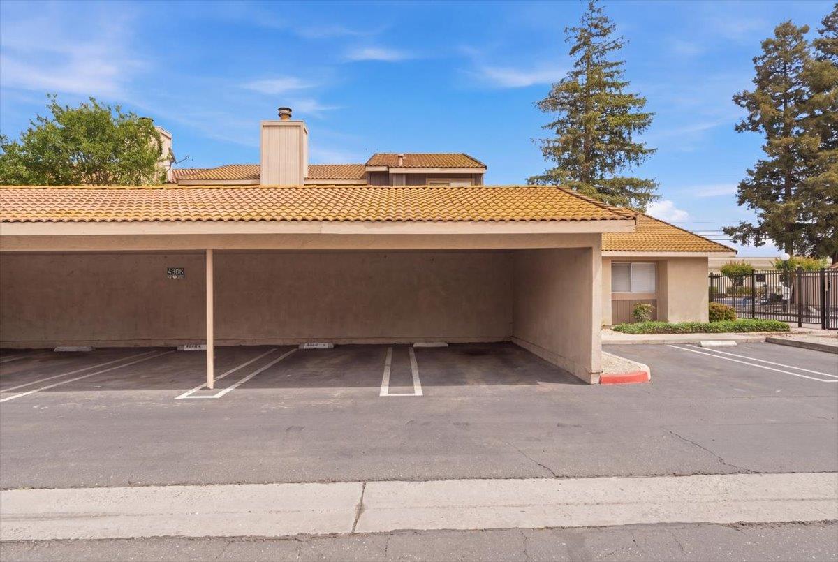 4085 Dale Road, Unit B Modesto, CA 95356 - Photo 3 of 27 a house with a outdoor space