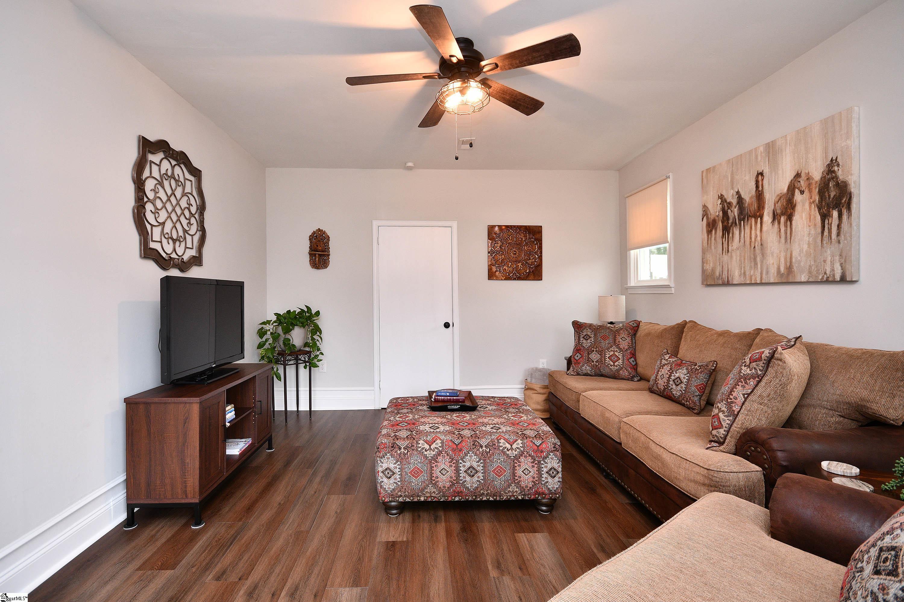 501 Tryon Street Greer, SC 29651 - Photo 14 of 34