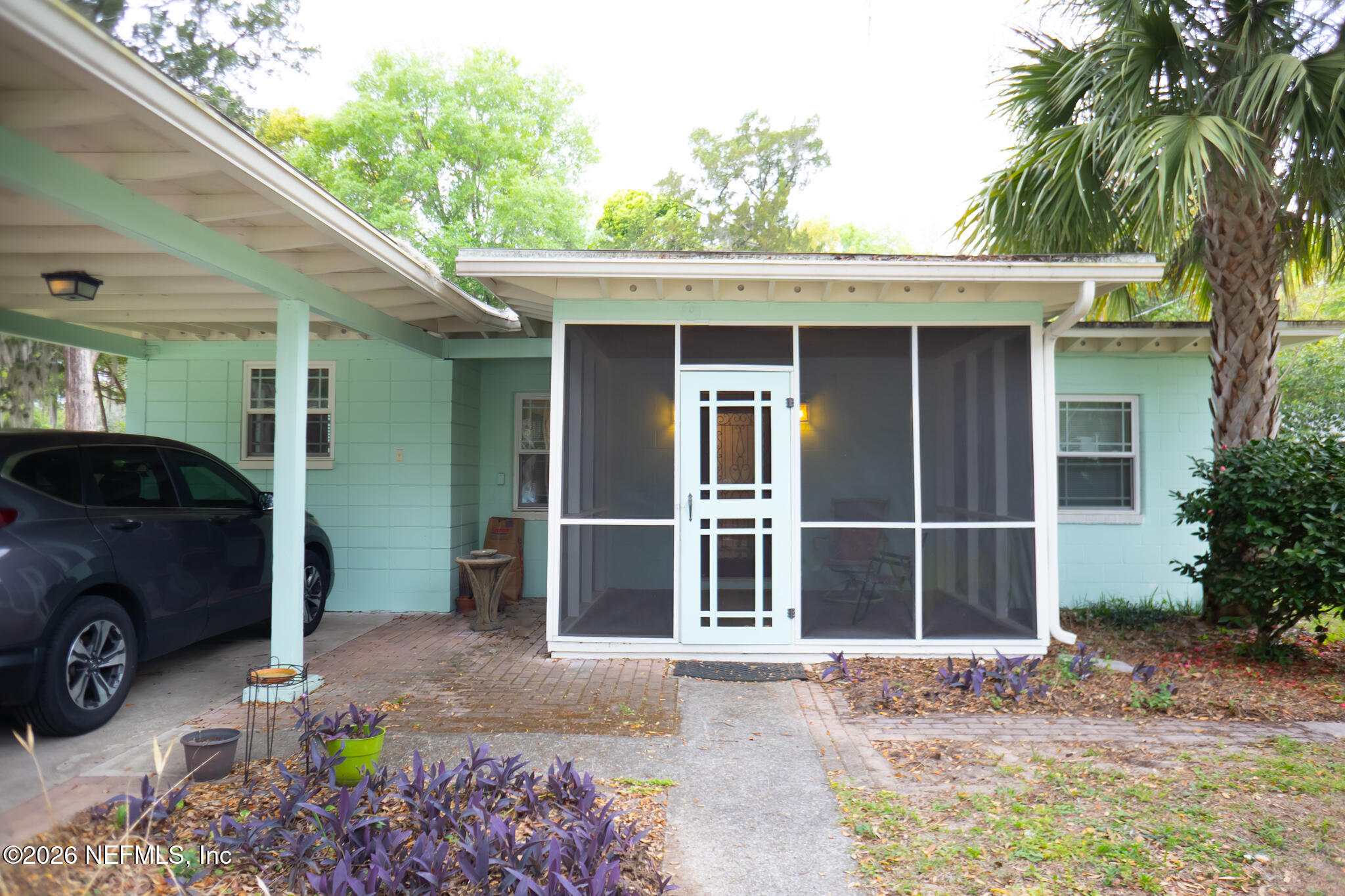 161 Southwest Jasmine Avenue Keystone Heights, FL 32656 - Photo 2 of 47 a view of a car in front of a house