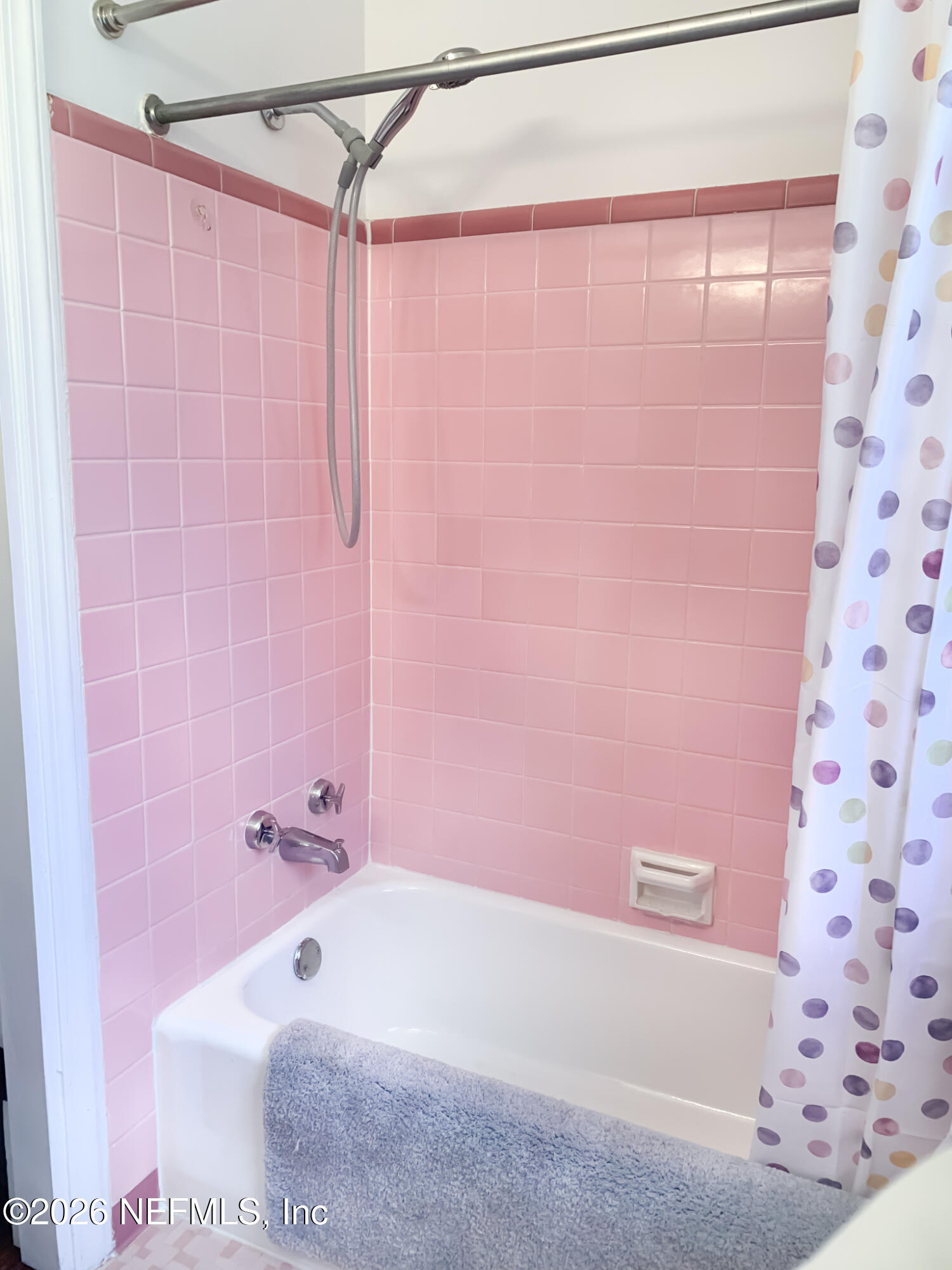 161 Southwest Jasmine Avenue Keystone Heights, FL 32656 - Photo 28 of 47 a bathroom with a bathtub and shower