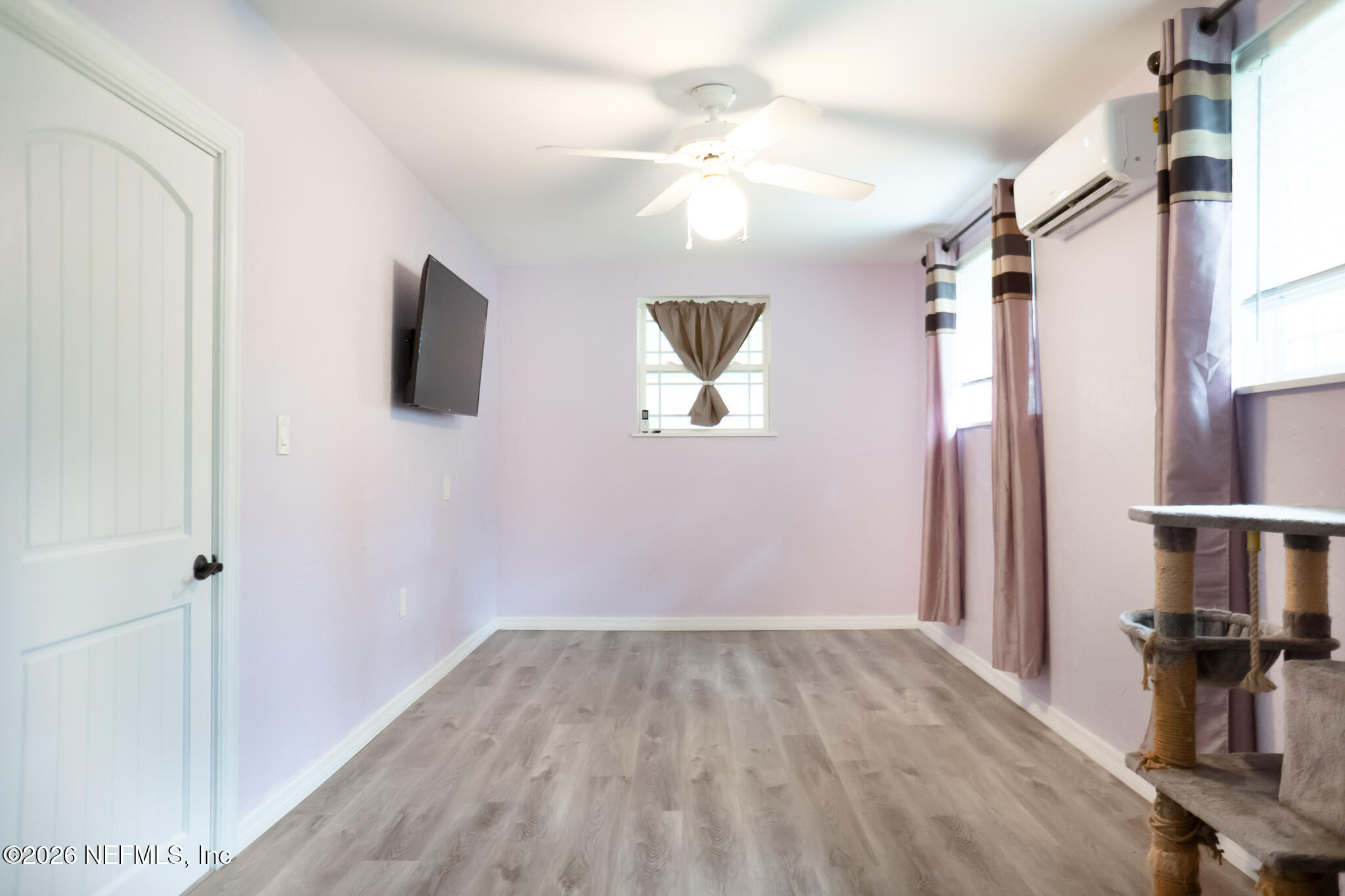 161 Southwest Jasmine Avenue Keystone Heights, FL 32656 - Photo 32 of 47 a view of hallway with a large window and a flat screen tv