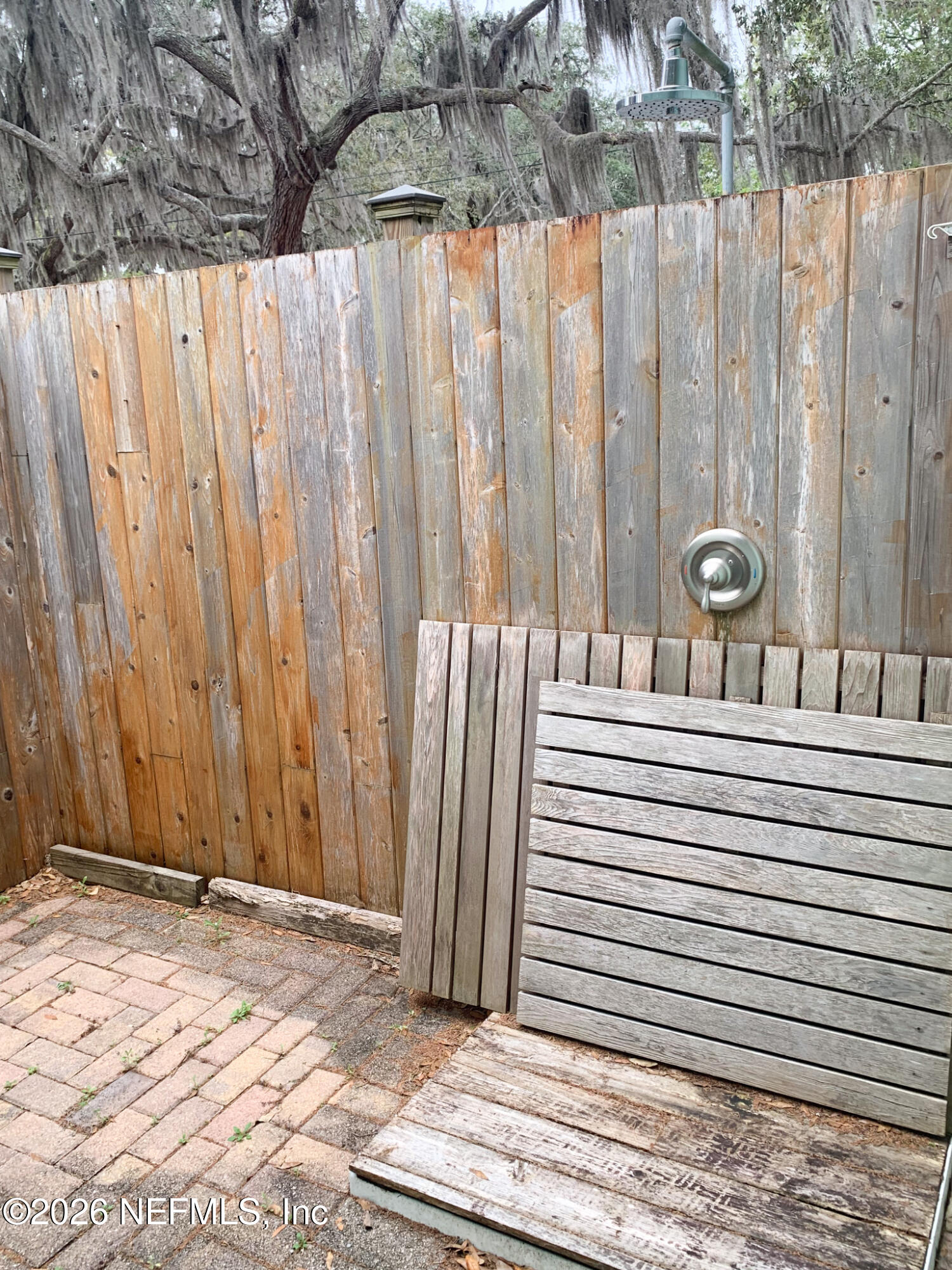 161 Southwest Jasmine Avenue Keystone Heights, FL 32656 - Photo 37 of 47 a view of a backyard with a wooden fence