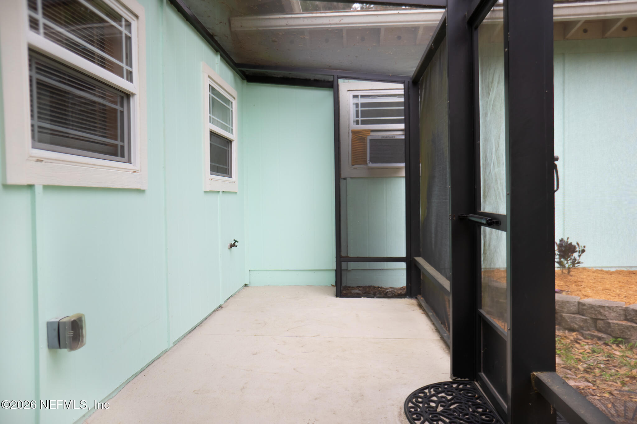 161 Southwest Jasmine Avenue Keystone Heights, FL 32656 - Photo 39 of 47 a bedroom with a bed and a window