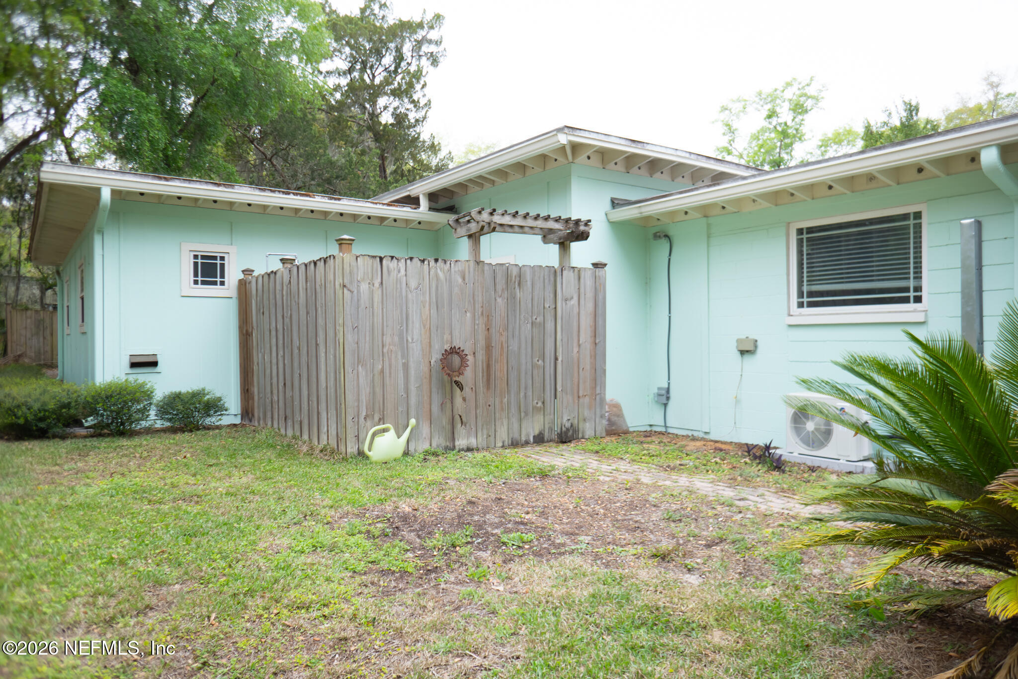 161 Southwest Jasmine Avenue Keystone Heights, FL 32656 - Photo 42 of 47 a front view of a house with garden