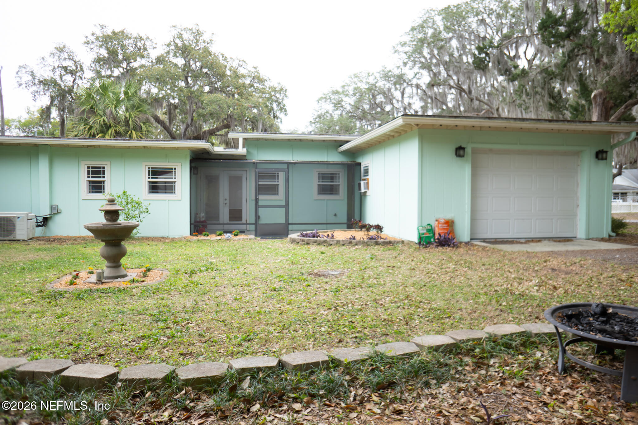 161 Southwest Jasmine Avenue Keystone Heights, FL 32656 - Photo 44 of 47 a front view of a house with garden