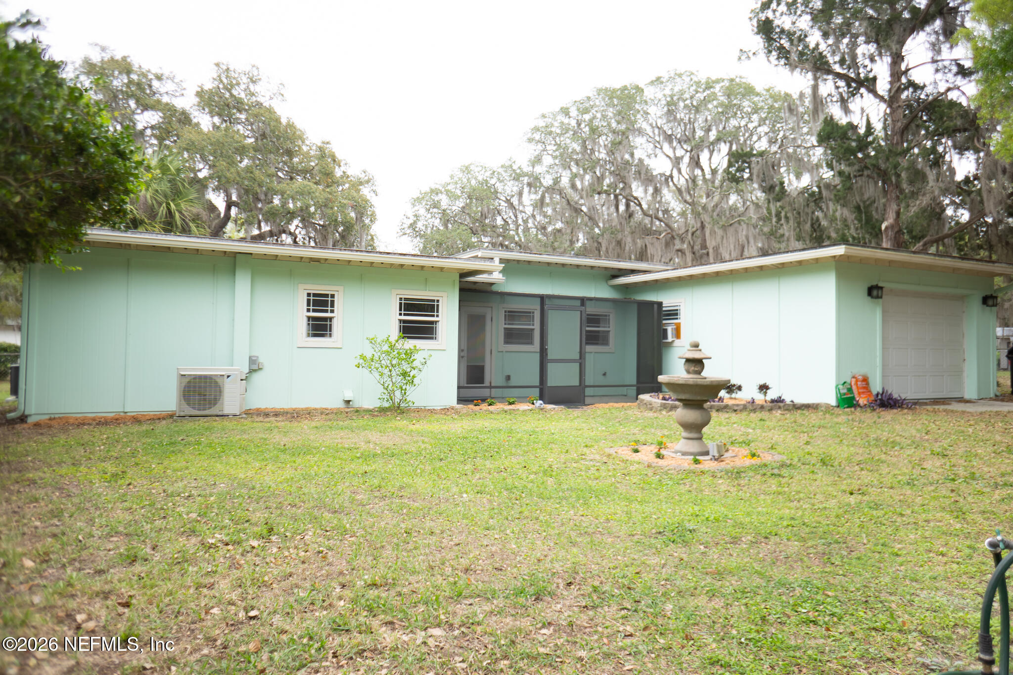 161 Southwest Jasmine Avenue Keystone Heights, FL 32656 - Photo 45 of 47 a backyard of a house with table and chairs