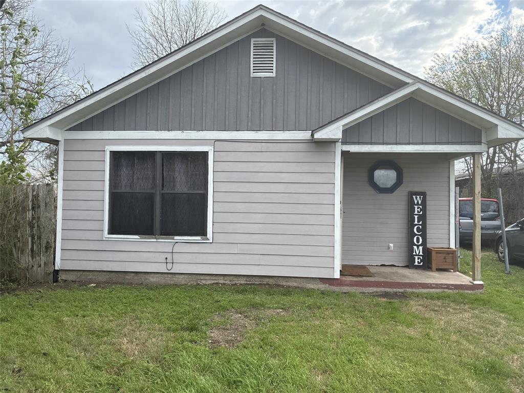 402 East Spruce Street West, TX 76691 - Photo 1 of 1 a front view of a house with a yard