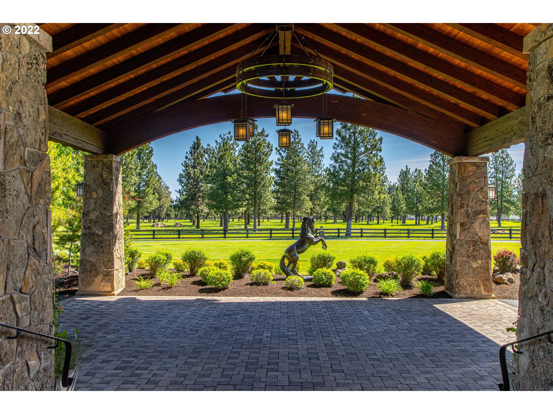 16400 Jordan Road Sisters, OR 97759 - Photo 2 of 32