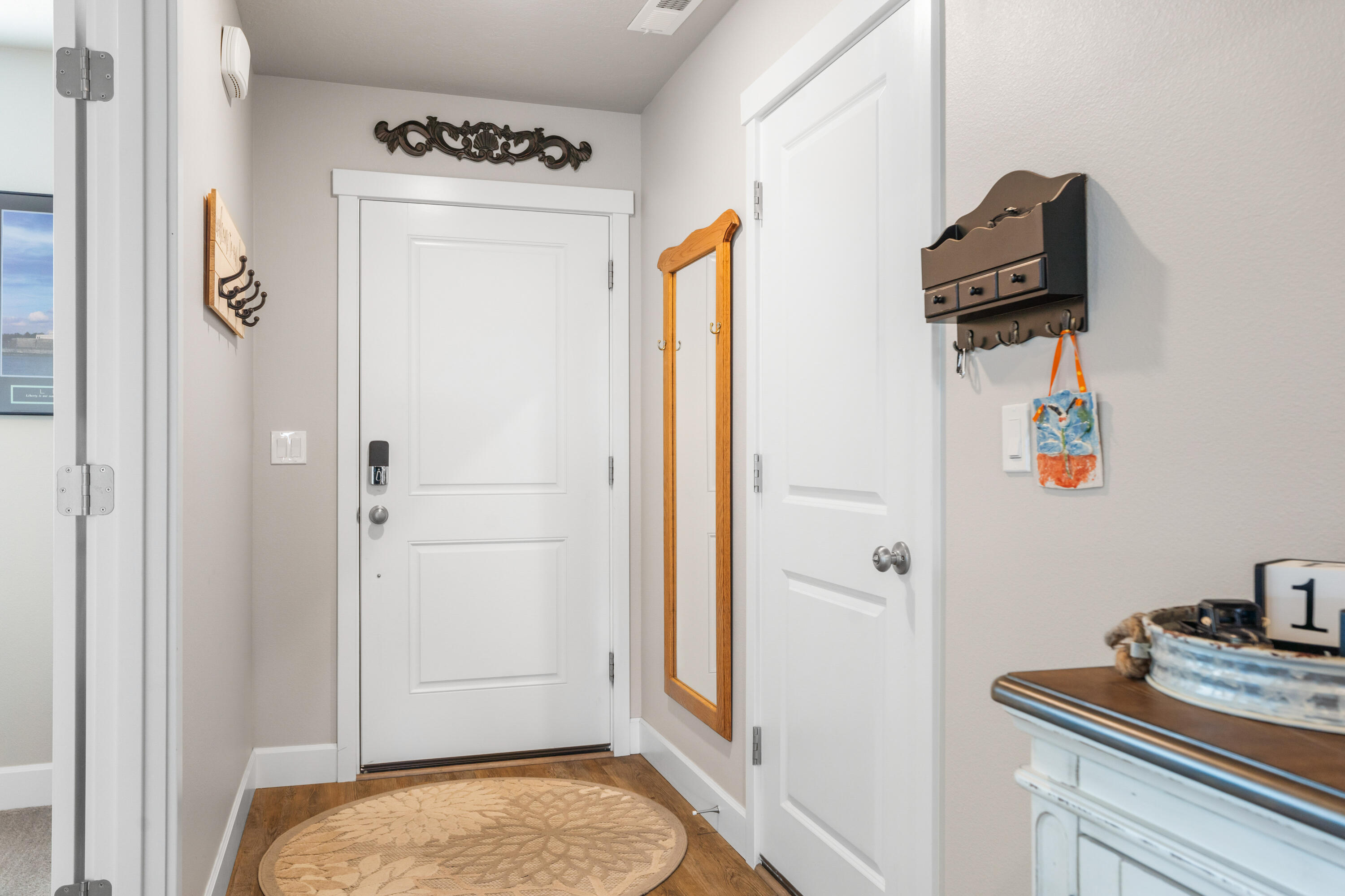 3556 Northwest 10th Street Redmond, OR 97756 - Photo 4 of 23 05-Entry