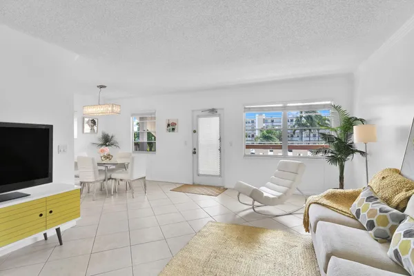 $1,800 | 2043 Cornwall C, Unit 2043, Boca Raton, FL 33434
