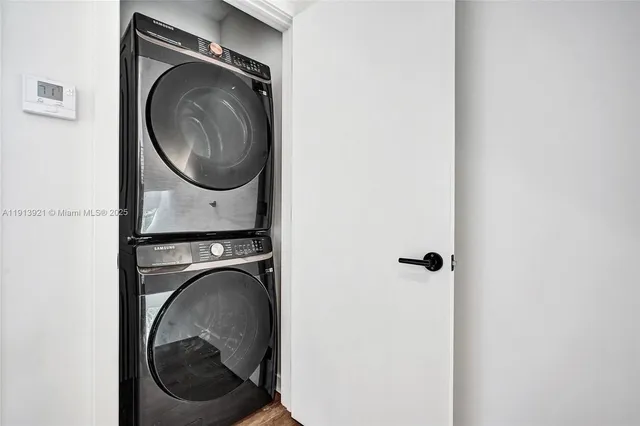 a close up view of a washer and dryer