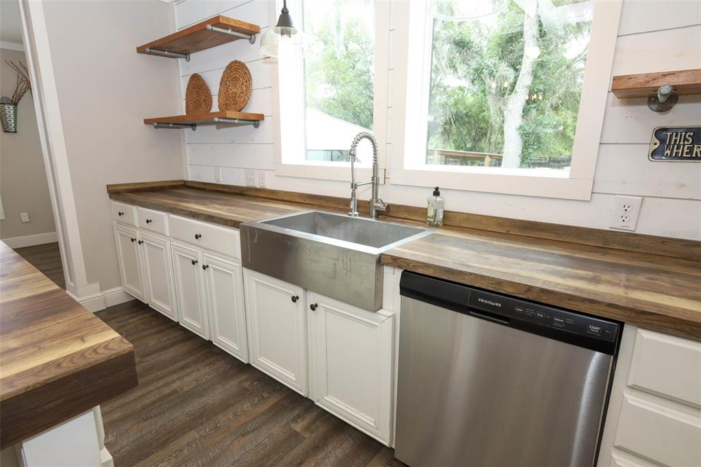 2269 Mullet Lake Park Road Geneva, FL 32732 - Photo 14 of 76 a kitchen with granite countertop a sink and a window
