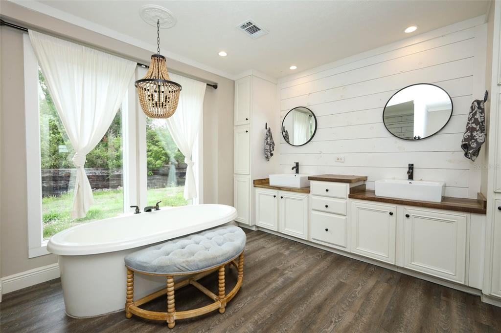 2269 Mullet Lake Park Road Geneva, FL 32732 - Photo 28 of 76 a very nice looking kitchen with a large window
