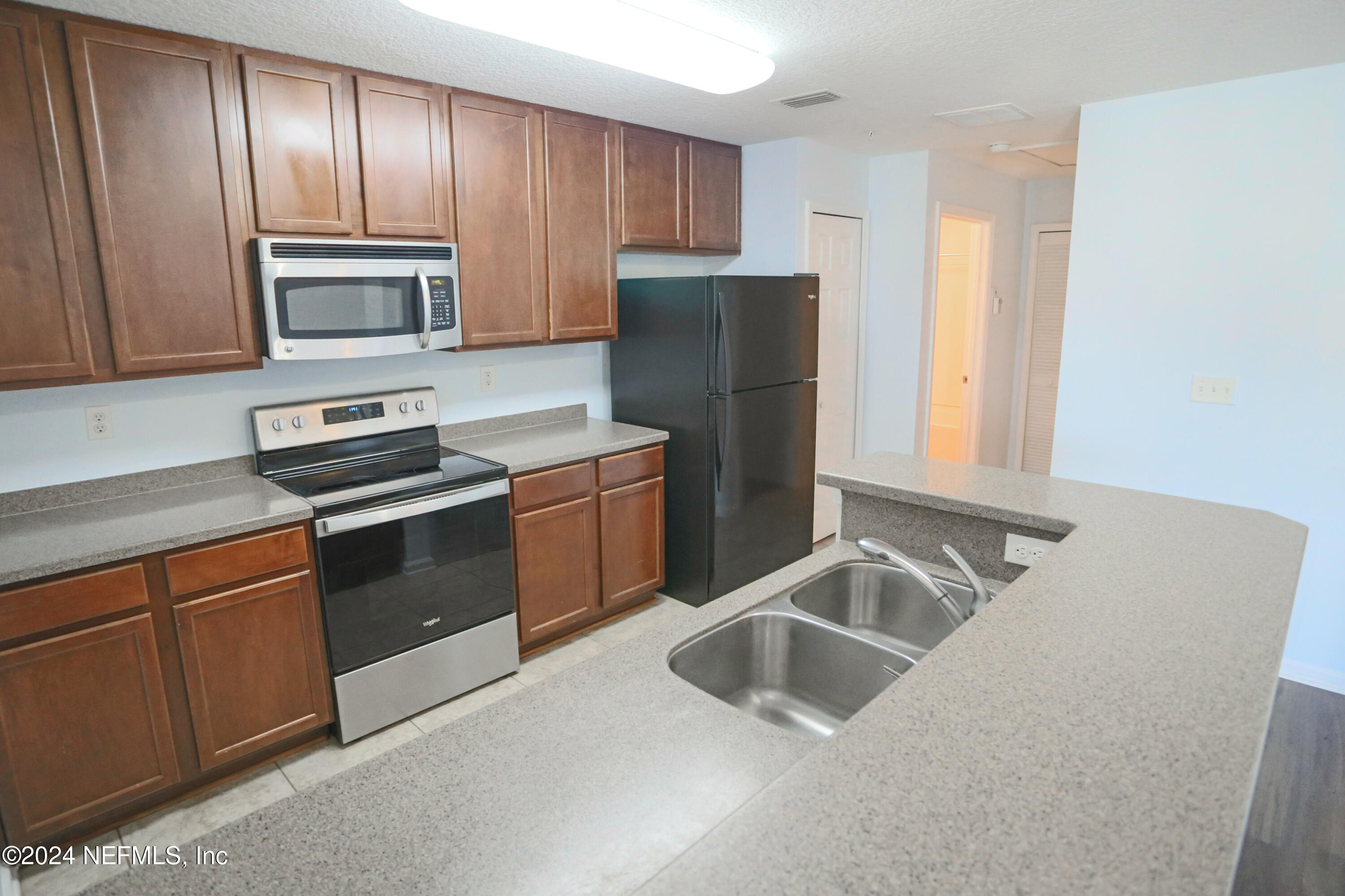 914 Golden Lake Loop St. Augustine, FL 32084 - Photo 13 of 37 13.1 KITCHEN