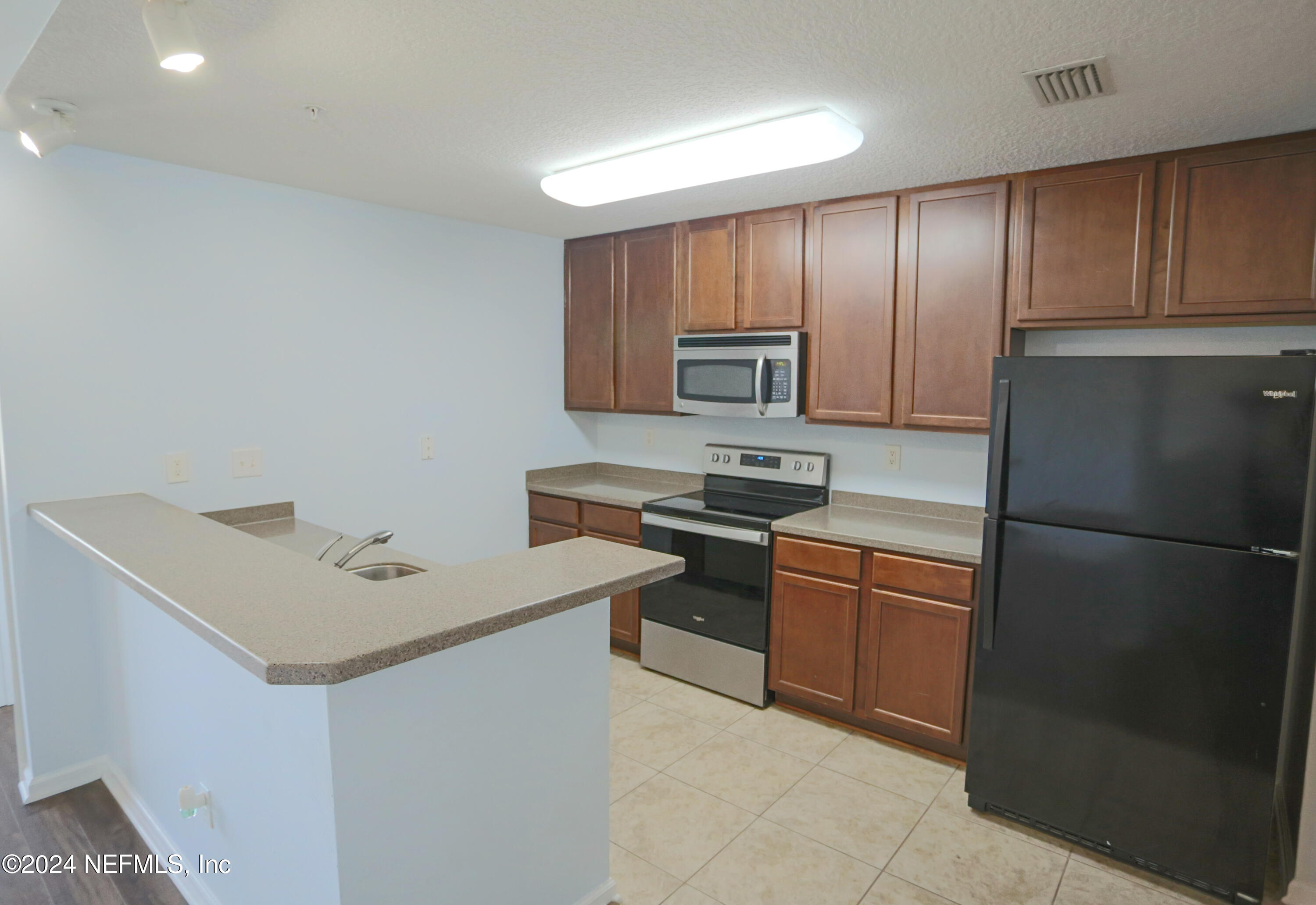 914 Golden Lake Loop St. Augustine, FL 32084 - Photo 14 of 37 14. Kitchen