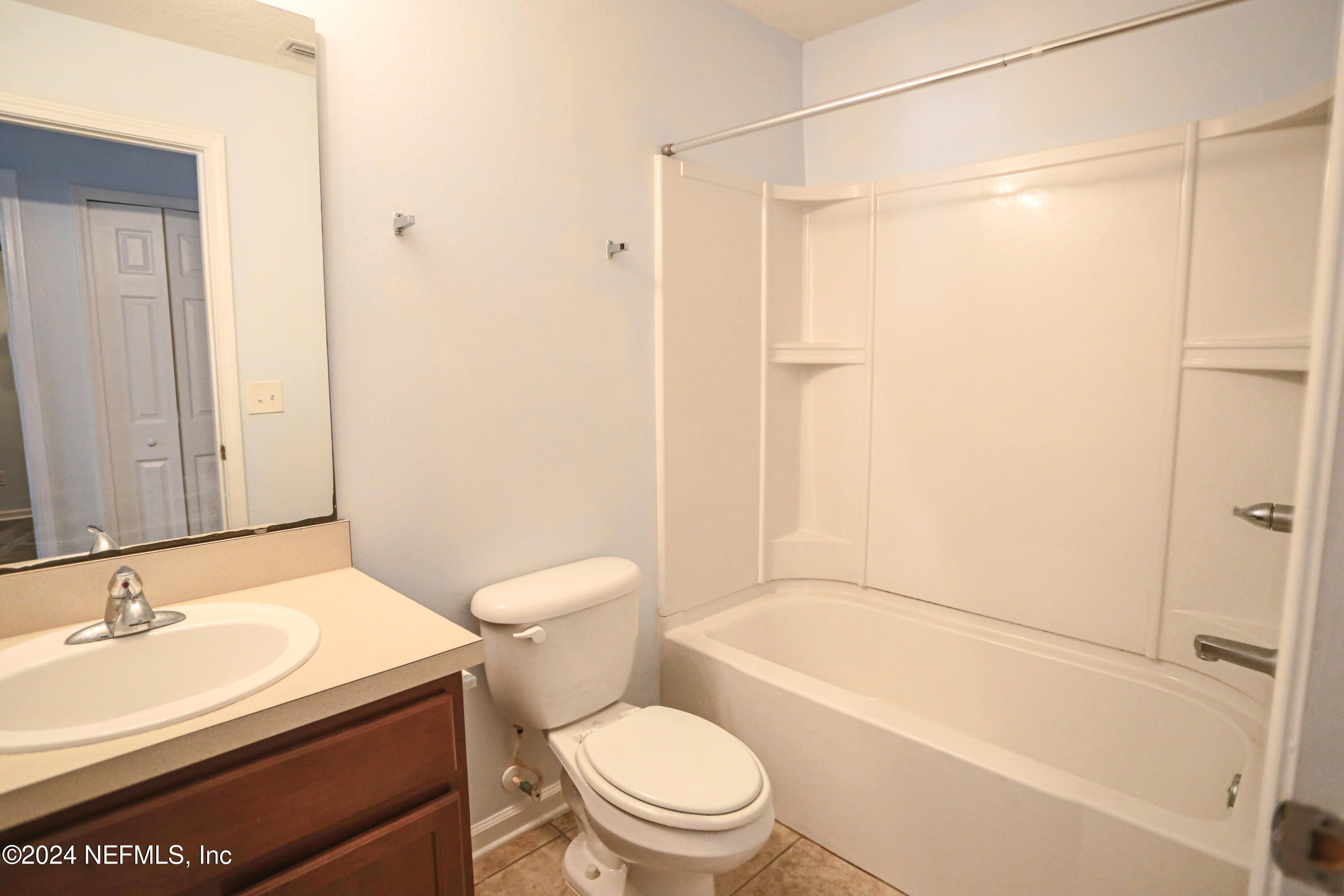 914 Golden Lake Loop St. Augustine, FL 32084 - Photo 24 of 37 25.. Bathroom 2