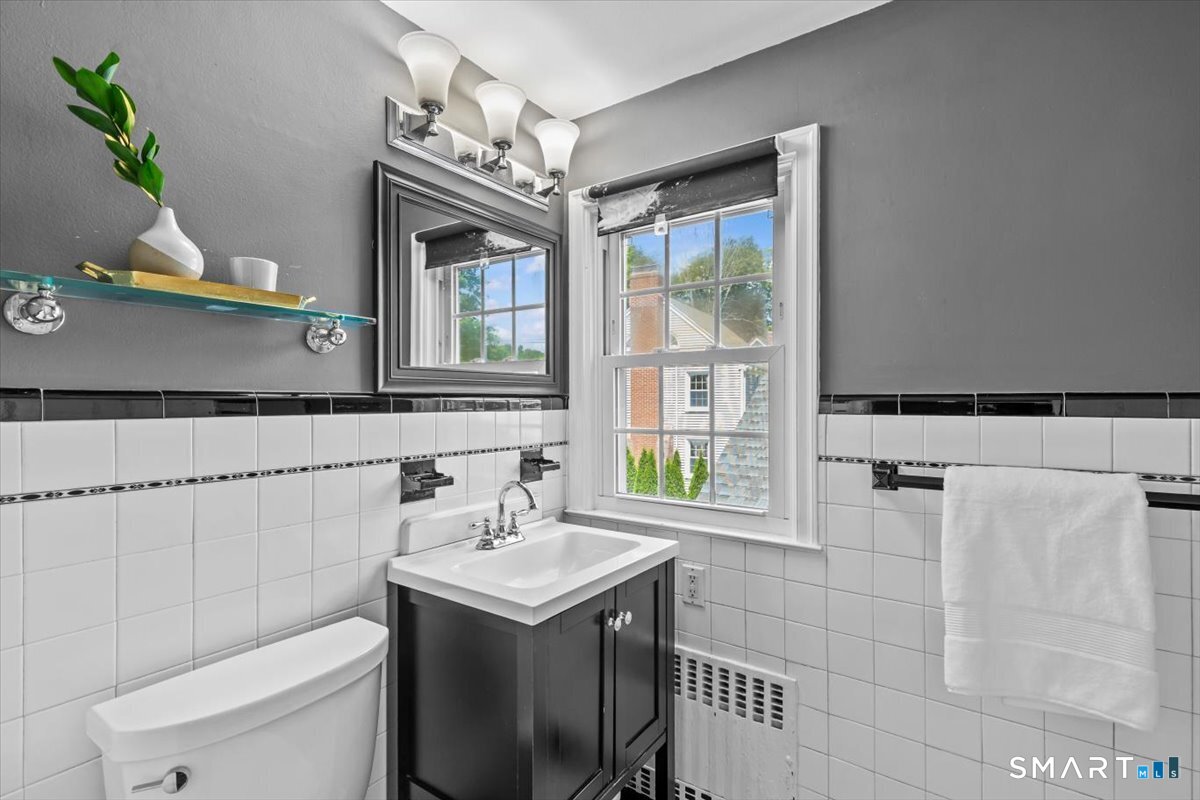255 Mountain Road West Hartford, CT 06107 - Photo 21 of 38