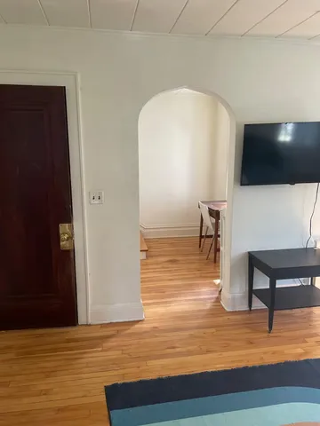 $1,595 | 224 Fairview Avenue North, St. Paul, MN 55104