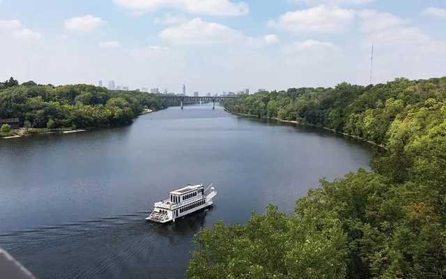 $1,595 | 224 Fairview Avenue North, St. Paul, MN 55104