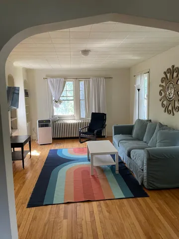 $1,595 | 224 Fairview Avenue North, St. Paul, MN 55104