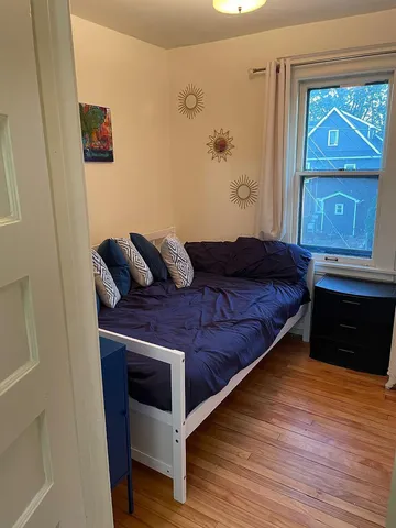 $1,595 | 224 Fairview Avenue North, St. Paul, MN 55104