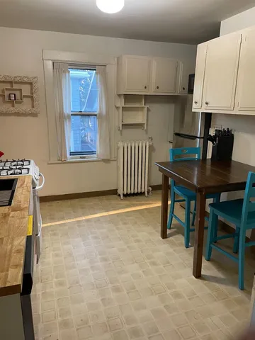 $1,595 | 224 Fairview Avenue North, St. Paul, MN 55104