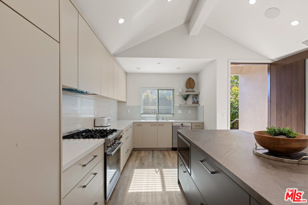 6743 Colgate Avenue Los Angeles, CA 90048 - Photo 5 of 19