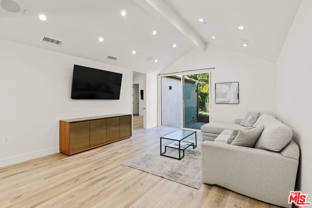 6743 Colgate Avenue Los Angeles, CA 90048 - Photo 9 of 19