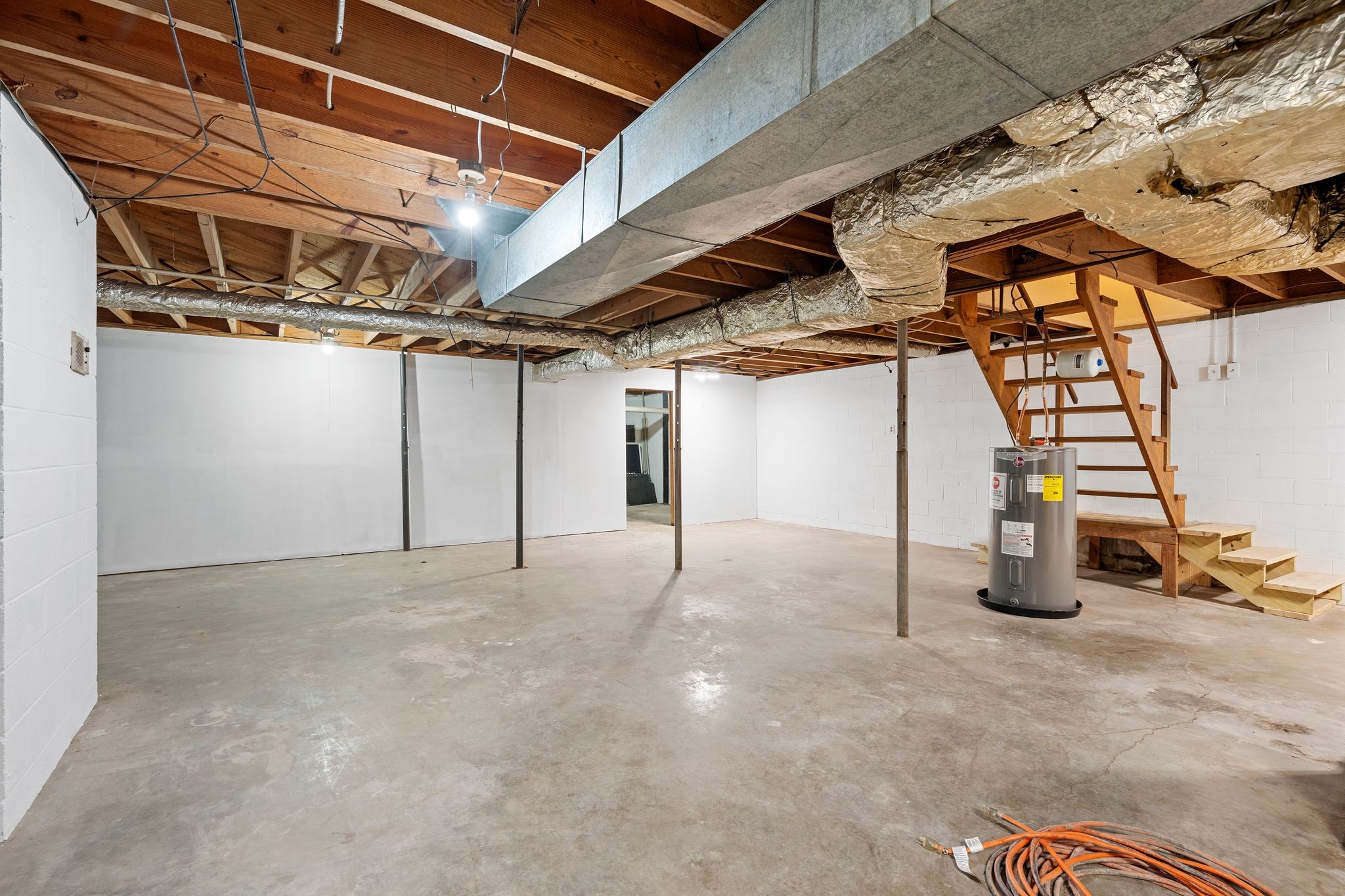 2337 Les Robinson Road Columbia, TN 38401 - Photo 26 of 42 a view of a room with gym equipment