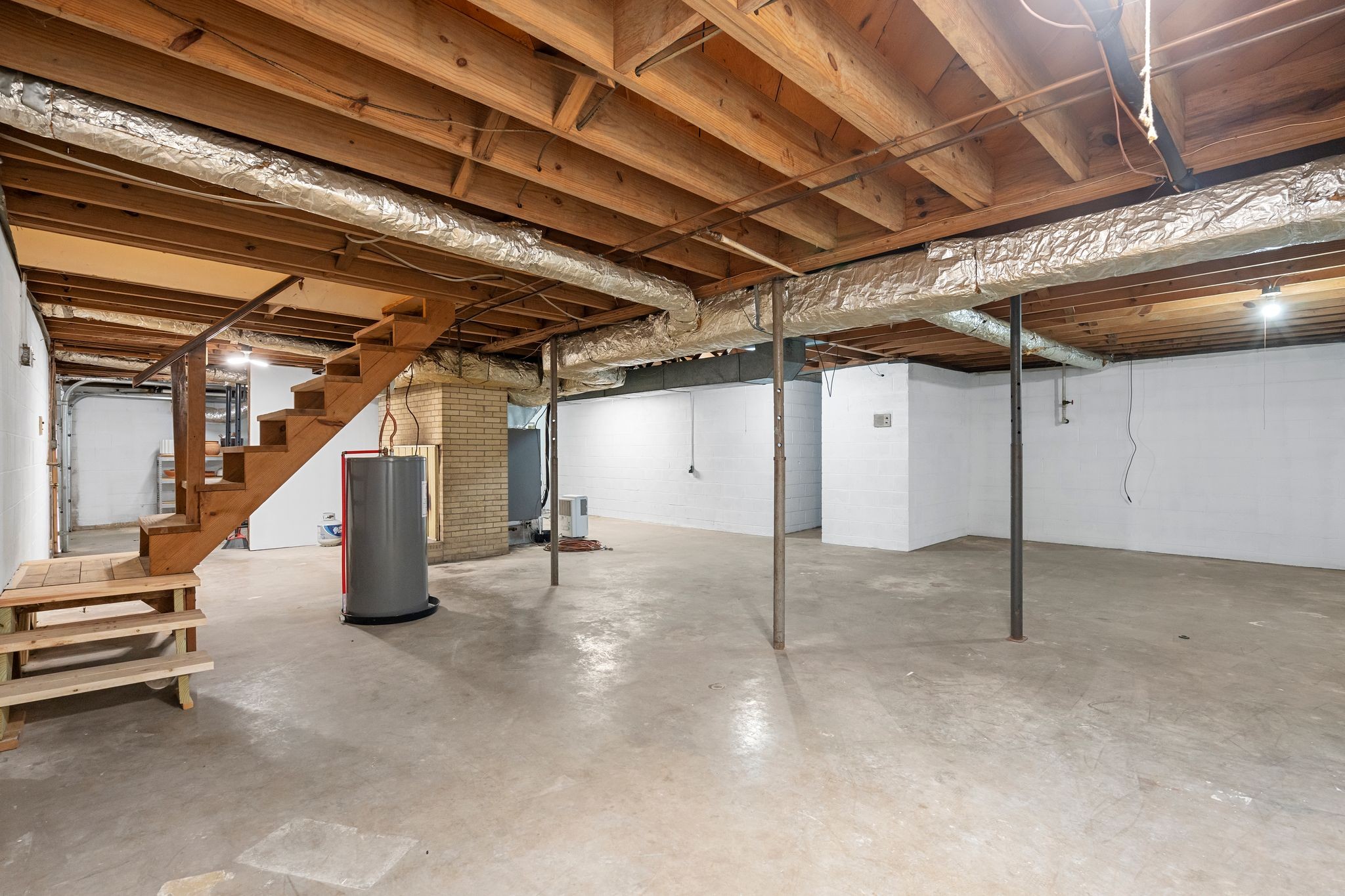 2337 Les Robinson Road Columbia, TN 38401 - Photo 27 of 42 a view of an empty room with stairs