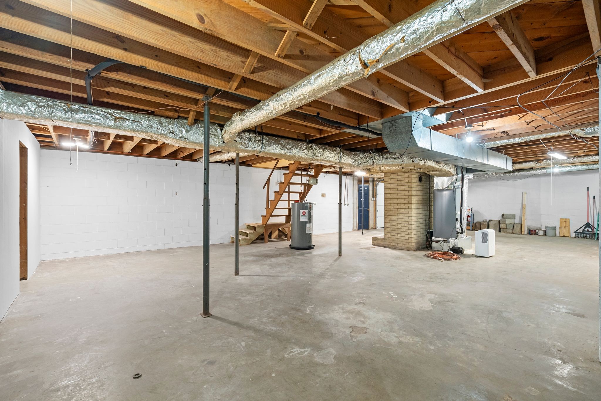 2337 Les Robinson Road Columbia, TN 38401 - Photo 29 of 42 a view of a garage with wooden table and chairs