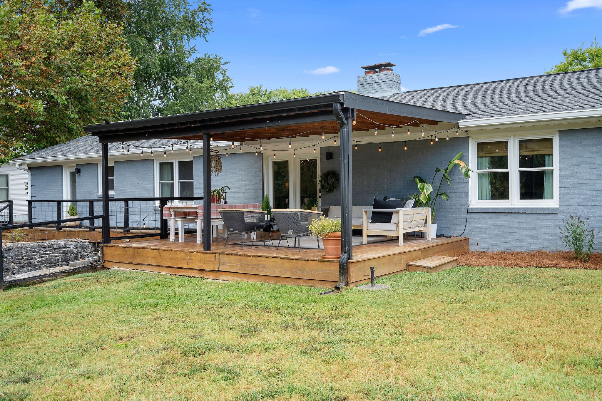 2337 Les Robinson Road Columbia, TN 38401 - Photo 34 of 42 a view of a house with backyard porch and sitting area