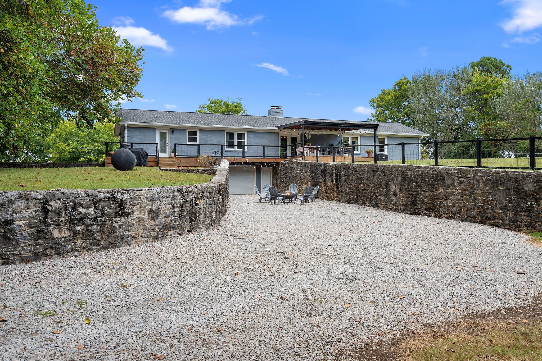 2337 Les Robinson Road Columbia, TN 38401 - Photo 37 of 42 a front view of a house with a yard