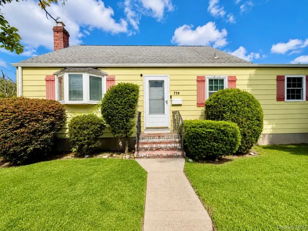 $3,600 | Undisclosed Address, Massapequa, NY 11758