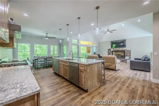 $1,350,000 | 10 Strawberry Field, Camdenton, MO 65020