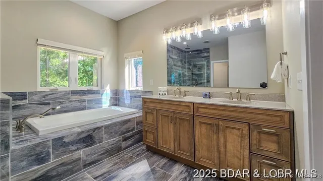 $1,350,000 | 10 Strawberry Field, Camdenton, MO 65020