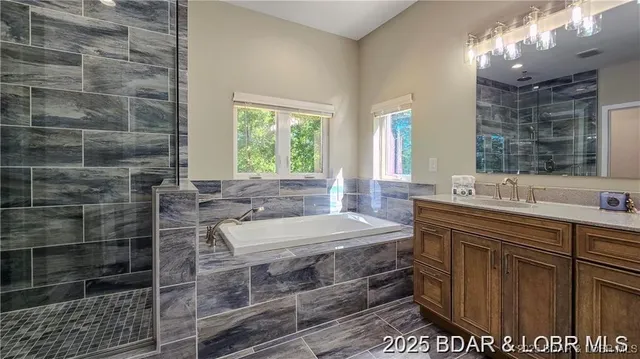 $1,350,000 | 10 Strawberry Field, Camdenton, MO 65020