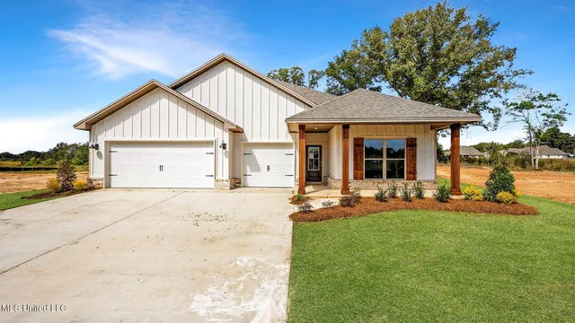 $427,900 | 202 Saratoga Spgs Avenue, Clinton, MS 39056