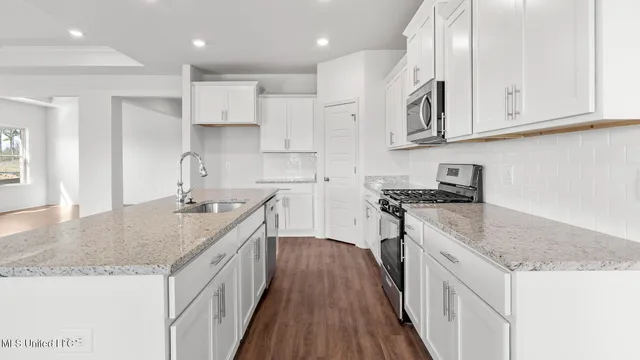 $427,900 | 202 Saratoga Spgs Avenue, Clinton, MS 39056