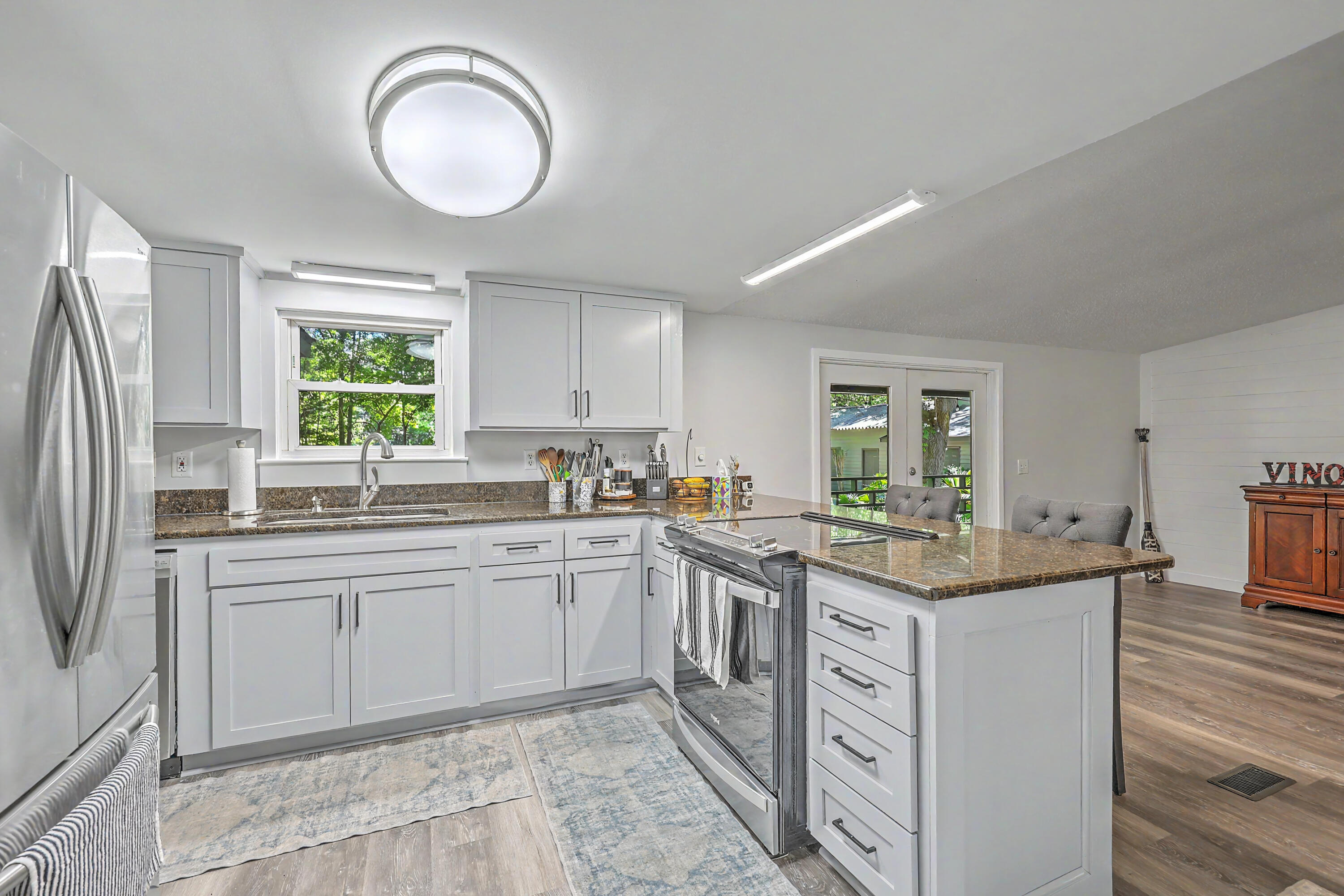 5709 Old Jacksonboro Road Ravenel, SC 29470 - Photo 2 of 34 ~Updated Kitchen~