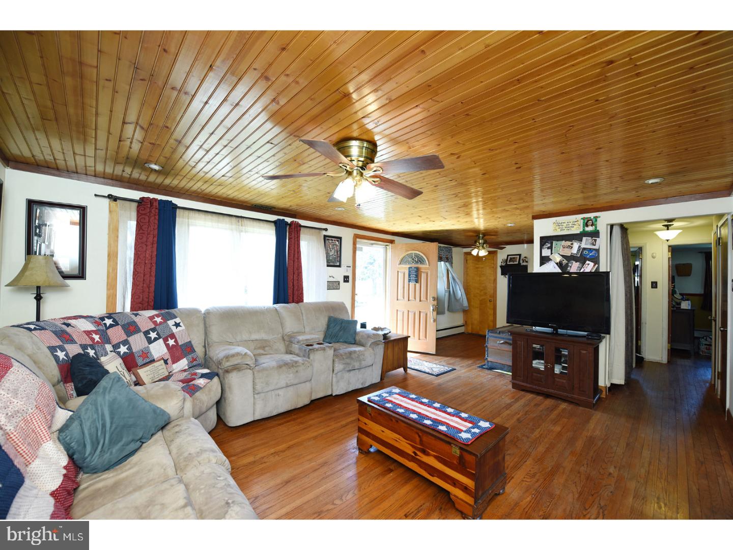 516 Spring Street Pottstown, PA 19464 - Photo 4 of 19 Gallery Image 4