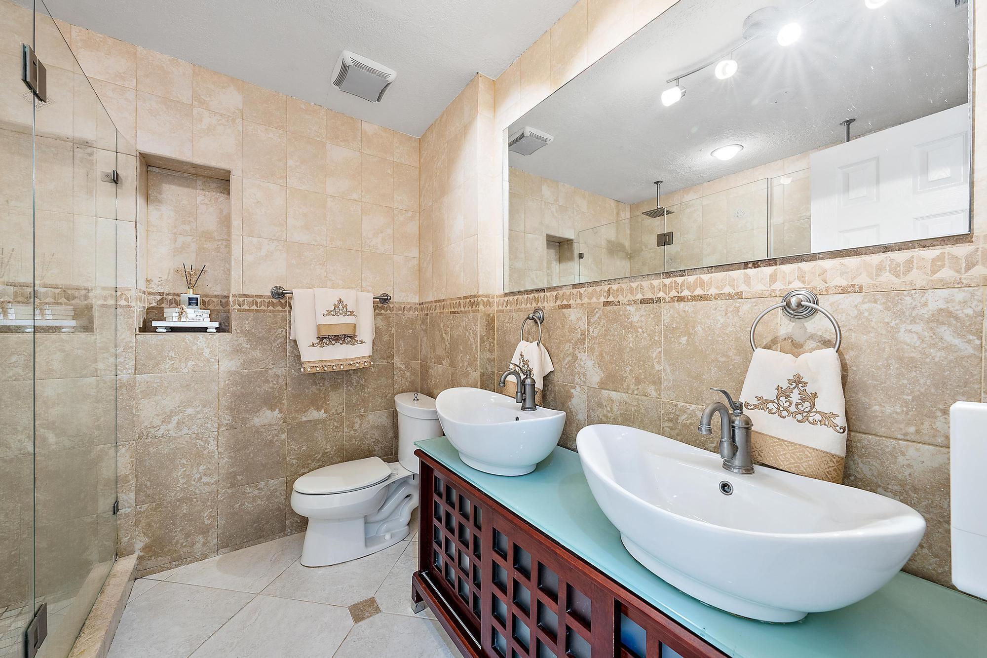 904 Ortega Road West Palm Beach, FL 33405 - Photo 10 of 20 Bathroom