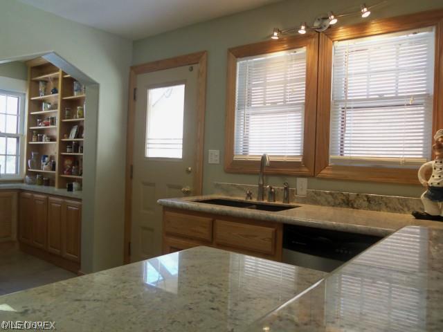 3037 Kiwatha Road Youngstown, OH 44511 - Photo 2 of 20