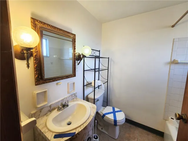 $945 | 218 Vine Street, Homestead, PA 15120