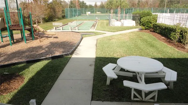 a view of a tennis court