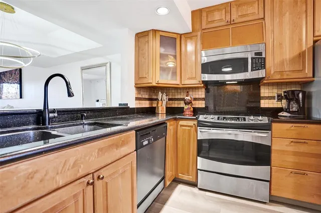 $8,500 | 270 Captains Walk, Unit 310, Delray Beach, FL 33483