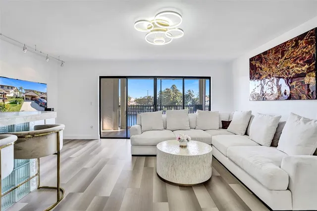 $8,500 | 270 Captains Walk, Unit 310, Delray Beach, FL 33483